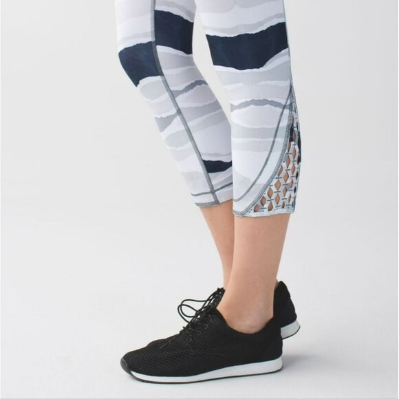 Lululemon True Self Crop Legging Bleacher Stripe Taupe Black 20" Inseam Size 4 - Picture 14 of 15